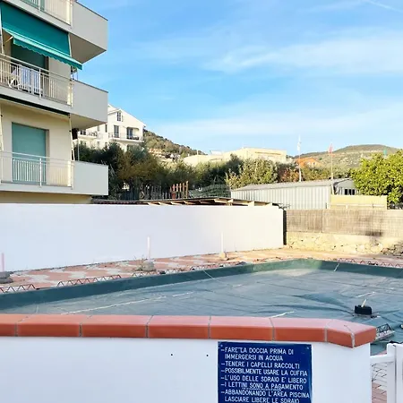 Piscina E Posto Auto Per Un Relax A 400 Mt Dal Mare Pietra Ligure