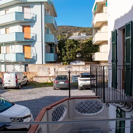 Appartamento Piscina E Posto Auto Per Un Relax A 400 Mt Dal Mare Pietra Ligure