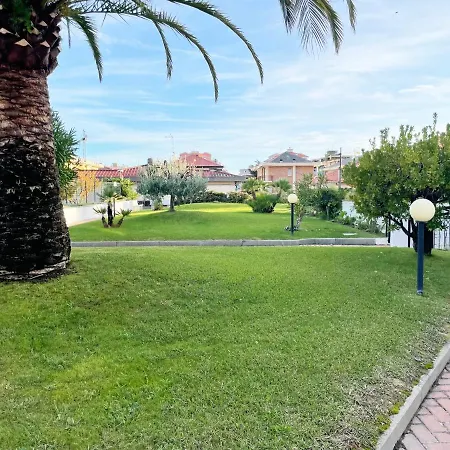 Appartamento Piscina E Posto Auto Per Un Relax A 400 Mt Dal Mare *
